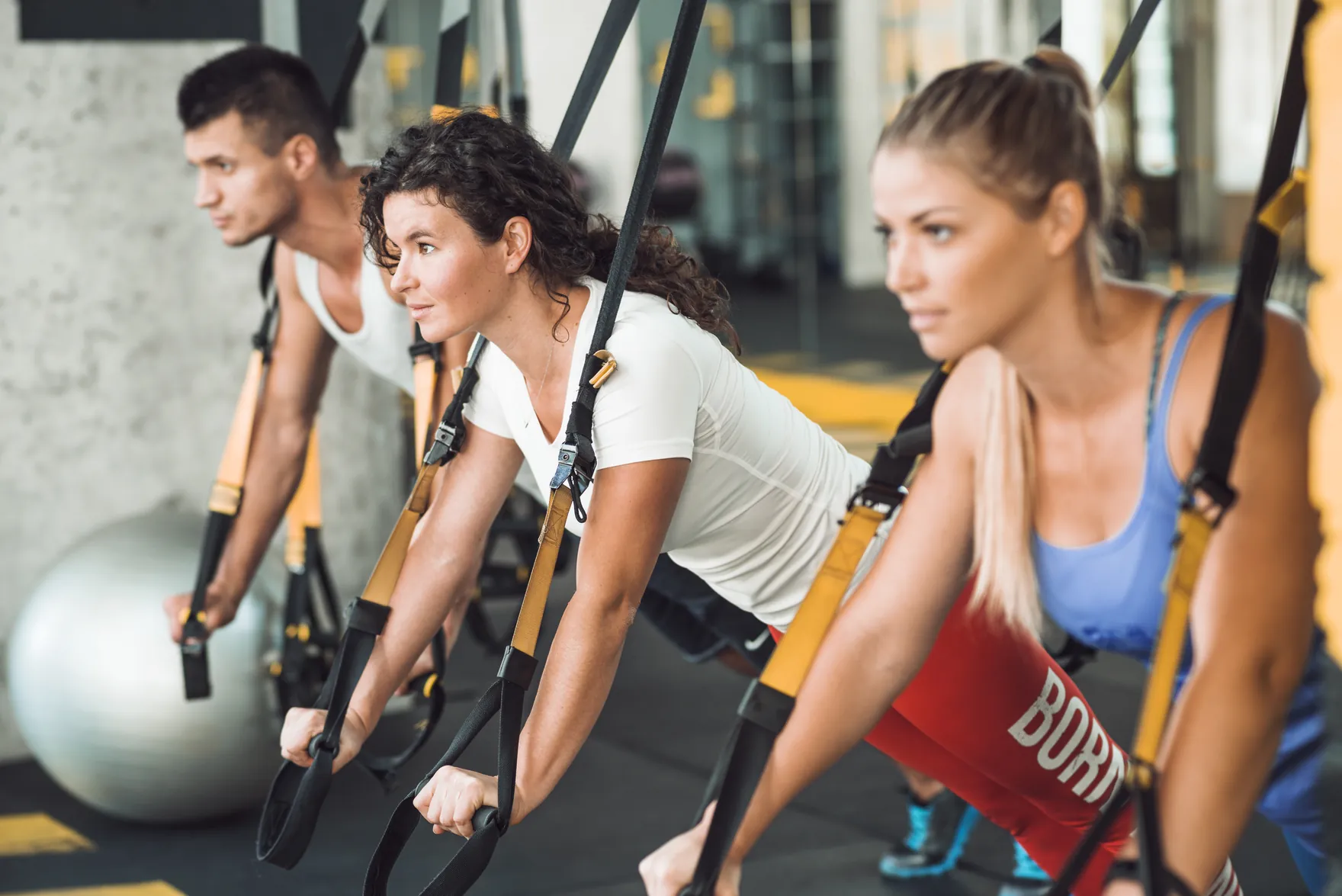 Equipo entrenando con TRX